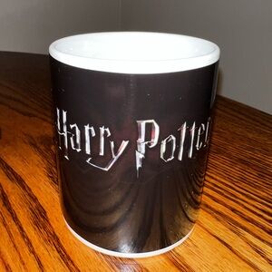 SOLD NWOT ⚡️ HARRY POTTER Magical Color-Changing Coffee Mug